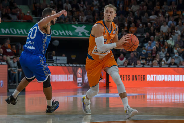 这些年轻人 这些年轻人