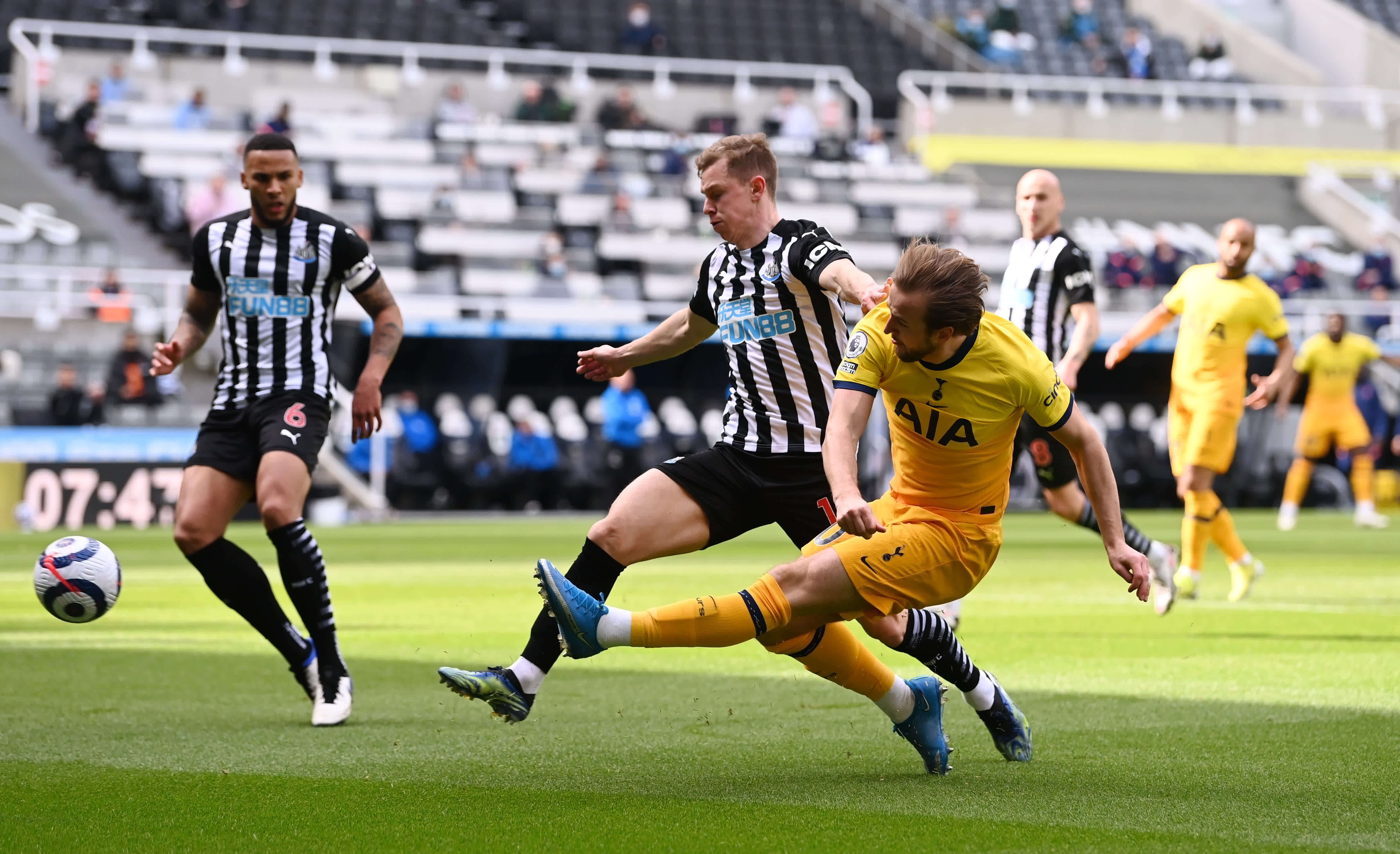 扮演不同于 扮演不同于